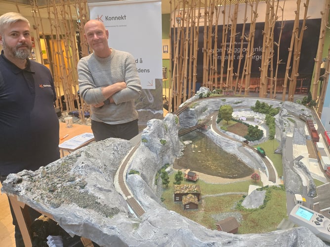 Konnekt sin fungerende jernbane modell skapte stor interesse blant studentene